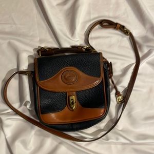 Vintage Dooney & Bourke All Weather Leather. Crossbody app 9x8x2.5 blue & Tan